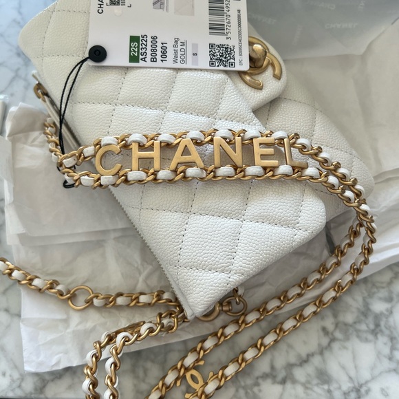 Chanel - Picture 5 of 6